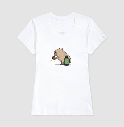 Capivara tomando tereré