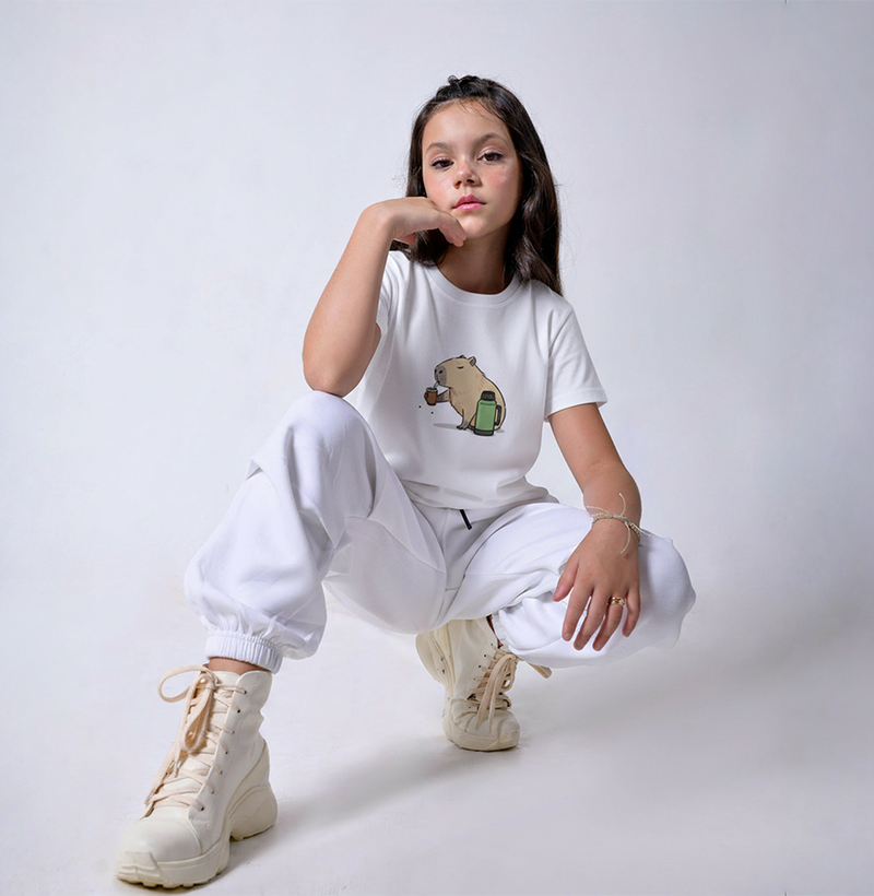 Capivara tomando tereré